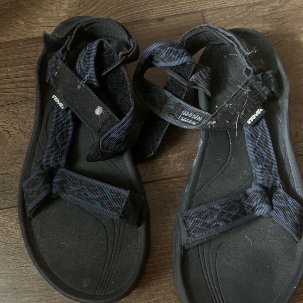 Teva’s size 9 men’s.